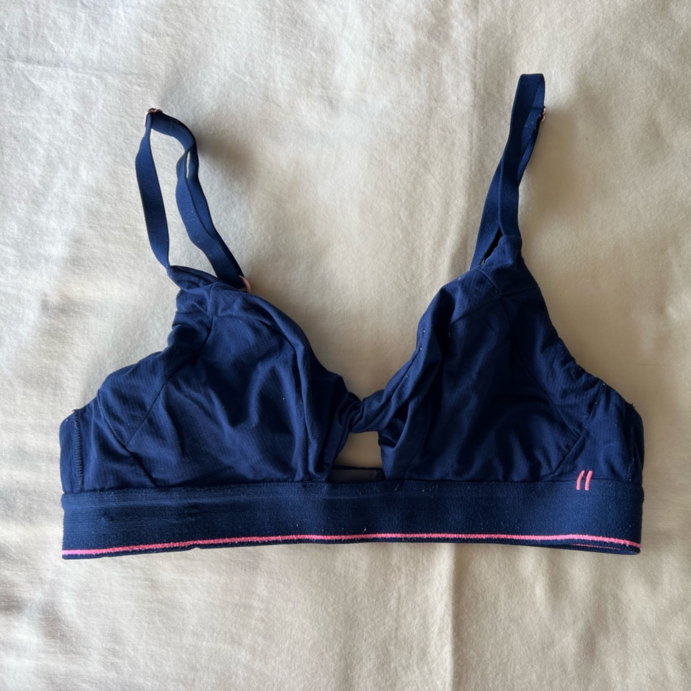 Stance Twisted Triangle Bralette, keyhole 
(190107186001) Color: NAVY Size: XS